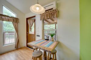 Fredericksburg Cabin Rental on a 27-Acre Winery!