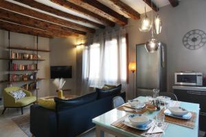Domus Biennale, Modern apartment in Venice centre.