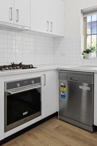 Burwood City Newly renovated 2 Bed 2 Bath Free Private Parking Big Apt