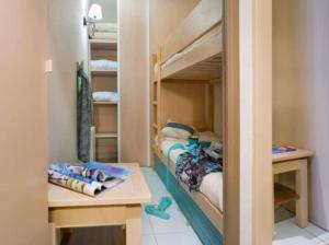 PORT FREJUS CAP HERMES VUE MER ET PORT PIEDS DANS LEAU piscine pkg