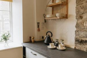 CLIFFE COTTAGE - Countryside Cottage in Castleton, Peak District National Park