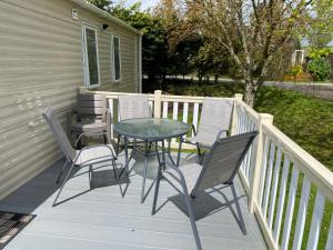 Tranquil Retreat at River Valley Country Park