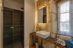 B&B / Chambres d'hotes Domaine de Laplan : Chambre Deluxe (2 Adultes + 1 Enfant)