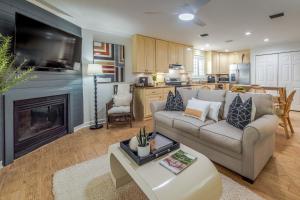 Charming Panama City Beach Cottage - Walk to Ocean