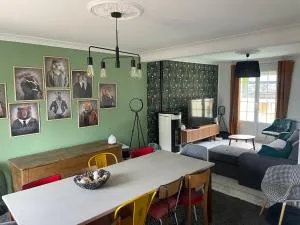 Maison 10/12 pers très proche circuit - Cité-des-Pins