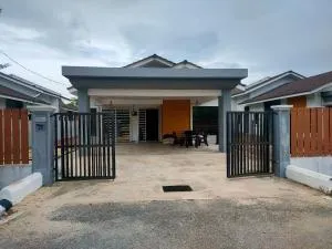 Adam Homestay Besut - Kampung Raja