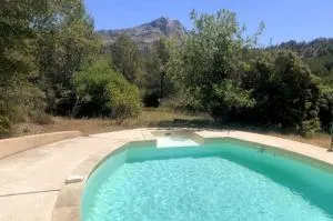 Mas Provençal au pied de la sainte Victoire à 8 k d'Aix en provence - Saint-Marc-Jaumegarde