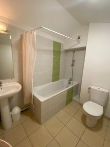 Appartements Duplex 6 pers proche circuit Paul Ricard Le Castellet avec piscine : photos des chambres