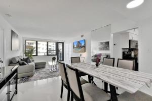 Cozy Beachfront 2 BDR & 2 BA Miami Beach Condo