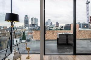 3 Bed Penthouse Hoxton Square london with Terrace