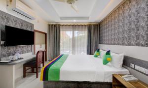 Treebo Love Shore Residency, Near Lakeshore Hospital