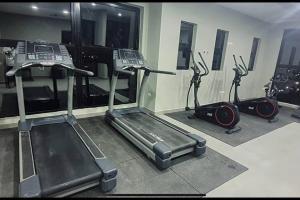 Luxury Condo - pool in Kingston G28