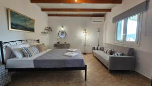 Chronis Studio in Adamas
