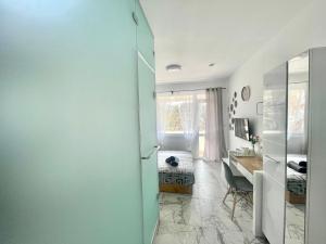 GlassRoom- Самостоятелна стая Private room