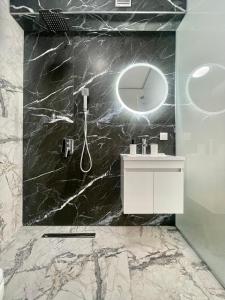 GlassRoom- Самостоятелна стая Private room