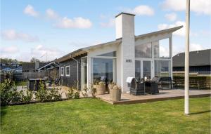 3 Bedroom Stunning Home In Sjølund