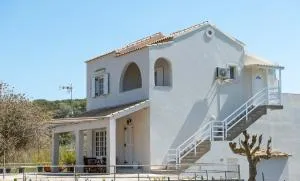 Pecka's house by the river - Marathias