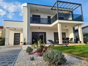 Villa Adria near Šibenik, 90 meters from the sea - 亚德里亚