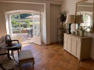 Appartements Enchanting 12th-Century Provence Chateau Hideaway, Sleeps 6, Large Pool, 5km to Lorgues : photos des chambres