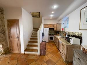 Appartements Enchanting 12th-Century Provence Chateau Hideaway, Sleeps 6, Large Pool, 5km to Lorgues : photos des chambres