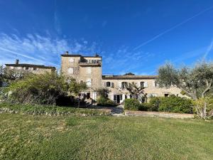 Appartements Enchanting 12th-Century Provence Chateau Hideaway, Sleeps 6, Large Pool, 5km to Lorgues : photos des chambres