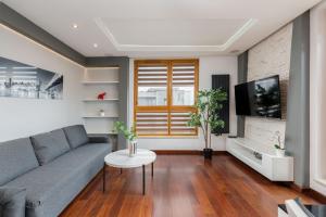 Superior Apartment with Terrace & Free Parking