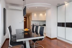 Superior Apartment with Terrace & Free Parking