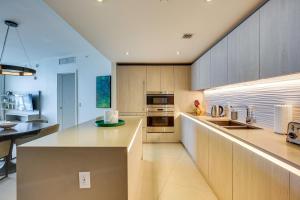 Luxe Hollywood Condo Resort Perks and Beach Access!