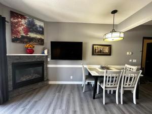 Luxury Two Queen Beds Condo - Grande Rockies Resort Indoor Parking Pool Hot tub GYM