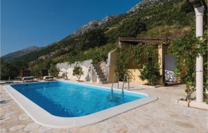 Two-Bedroom Holiday Home In Dingac