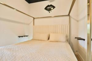 Quiet, and Cozy, MINUTES From Nashville Attractions and Experiences!