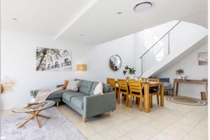 Sandcastles at the Beach - Linen Supplied & Beds Ready on Arrival