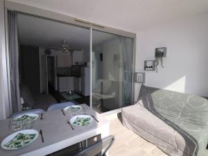 Studio Cabine 6 Pers. avec Terrasse, Loggia et Parking Privé à 2 Pas de la Plage - FR-1-307-234