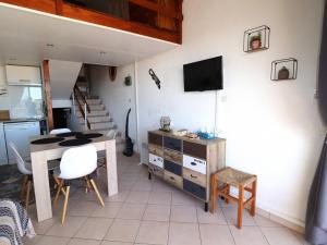 Charmant Duplex Climatisé, 2 Pièces avec Mezzanine, Parking et Terrasse, Proche Mer et Commerces - FR-1-307-235