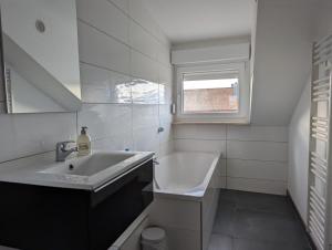 Appartements Le Vauban - appartement 2 chambres, salon, cuisine equipee, parking et wifi gratuit : photos des chambres