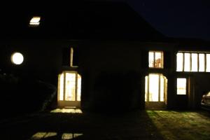 Le Cireysou - Secluded farmhouse with large private pool and grounds