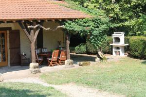 Maisons de vacances Le Cireysou - Secluded farmhouse with large private pool and grounds : photos des chambres