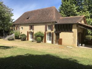 Maisons de vacances Le Cireysou - Secluded farmhouse with large private pool and grounds : photos des chambres