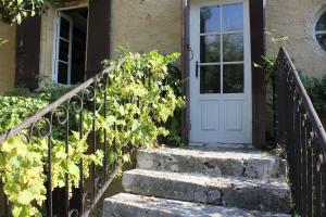 Le Cireysou - Secluded farmhouse with large private pool and grounds