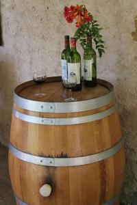 Le Cireysou - Secluded farmhouse with large private pool and grounds