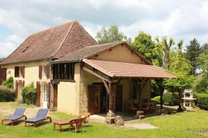 Maisons de vacances Le Cireysou - Secluded farmhouse with large private pool and grounds : photos des chambres