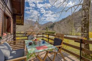 Rozis Riverside Cottage - Happy Rentals
