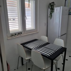 Apartment Mastrinka by the sea -10m