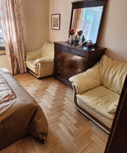 HaPPy Inn ArkA the heart of Old Town, Self-Check-in, A-C, Car-Parking, Balkony