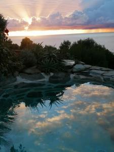 Maisons de vacances Maison de charme avec piscine et jacuzzi : photos des chambres