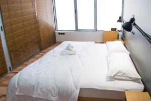 Urban Downtown Suite Xanthi 2BR - Meno Homes 4