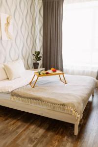 NEW TIME Нова простора квартира біля Центру. Окрема спальня + кухня-вітальня