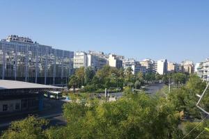 Athenslander Acropolis view