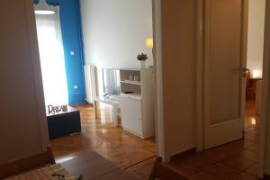 Athenslander Acropolis view