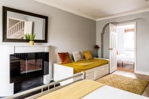 Waterside Stay - City Centre with Parking